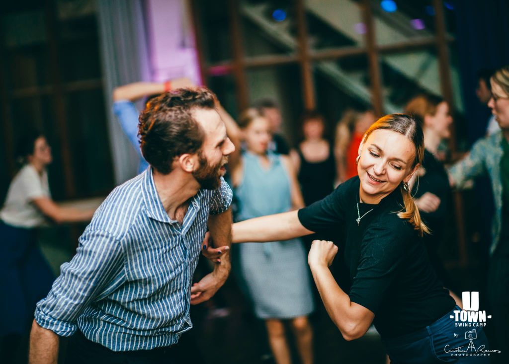 Photo of people dancing Lindy Hop