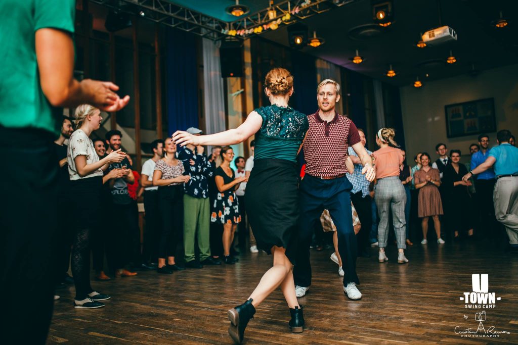 Photo of people dancing Lindy Hop